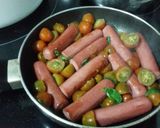 Foto del paso 2 de la receta Una forma distinta de comer frankfurt con una caprese con cherrys