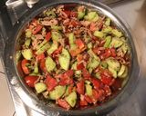 Une image de l'étape 7 de Salade de tomates et concombres au thon sauce algues et ciboulette.