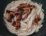 รูปขั้นตอนการทำที่ 1 ของ ผัดเห็ดเข็มทองไก่