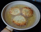 Foto langkah ke 4 dari resep Chicken Menchi Katsu.