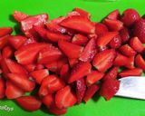Foto langkah ke 1 dari resep Korean Strawberry Milk 🍓🍓🍓.
