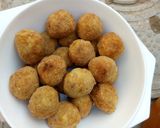 A picture of step 3 of Yam balls with bread crumbs.