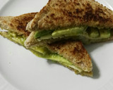 Foto del paso 6 de la receta: Sándwich de pesto, queso y aguacate