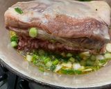 Une image de l'étape 3 de Carré de porc mariné au miel et tomates.