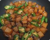 Foto langkah ke 2 dari resep Tumis kikil cabe hijau.