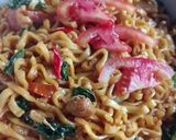 Foto langkah ke 7 dari resep Mie Goreng Simpel.