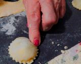 Foto del passaggio 8 della ricetta Ravioli agli spinaci