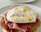 Foto del paso 4 de la receta: Mollete con jamón ibérico y burrata para desayuno