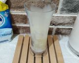 Foto langkah ke 2 dari resep Juice Anggur & Strawberry.