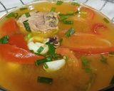 Hình bước làm 3 của món Canh cà chua nấu sườn mực chua cay
