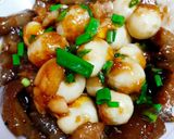 Hình bước làm 2 của món Thịt ba chỉ trứng cút kho khô
