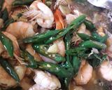 Foto langkah ke 6 dari resep Oseng Udang Lombok Ijo.