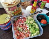Foto del paso 1 de la receta: Tostadas de atún a la mexicana