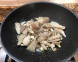 Foto del paso 1 de la receta: Pollo asado con manzanas y setas