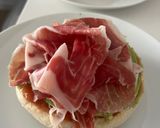 Foto del paso 3 de la receta: Mollete con jamón ibérico y burrata para desayuno