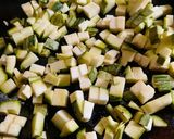 Foto del paso 1 de la receta: Zucchini revuelto con huevo a la chapa