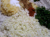 बाजरे की थालीपीठ (Bajre ki Thalipeeth recipe in hindi)