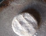 A picture of step 2 of Methi khakra.
