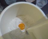 Foto langkah ke 2 dari resep Donat Lembut.