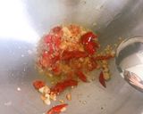 รูปขั้นตอนการทำที่ 4 ของ ออมเล็ทชิเมจิหมูสับในซอสกะเพรา