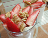 Foto del paso 1 de la receta: Yogurt cremoso con frutas y mermelada