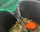 Foto del paso 4 de la receta: Paellita de secreto ibérico, con habas y ajos tiernos