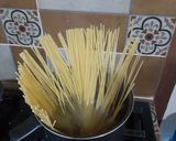 Foto del paso 1 de la receta: Spaghetti con crema de pimientos y champiñones