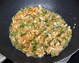 รูปขั้นตอนการทำที่ 4 ของ กะเพราไก่สับใส่เห็ด
