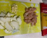 A picture of step 1 of Japanese style chicken spaghetti.
