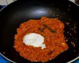 A picture of step 5 of Sev Tameta Nu Shaak.