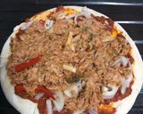 Gambar langkah 3 resipi Pineapple Tuna Pizza.