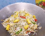 Foto langkah ke 5 dari resep Oseng Tahu Taoge.