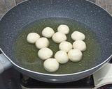 Foto langkah ke 4 dari resep Chapssal Doughnuts — 찹쌀도넛.
