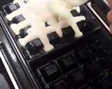 A picture of step 4 of 10 mins breakfast Lotus waffles for sunny days.