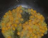 صورة لخطوة 2 من وصفة أرز بالزبدة و جزر