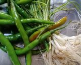 हरे लहसुन और मिर्च का अचार(hare lehsun aur mirch ka achar recepie in hindi) रेसिपी चरण 1 फोटो