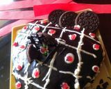 A picture of step 6 of Oreo cookies cake.