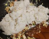 Gambar langkah 5 resipi Nasi Goreng Udang Kering.