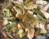 Foto del paso 4 de la receta: Pollo con rajas y calabazas en salsa verde