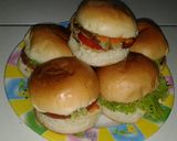 Foto langkah ke 5 dari resep Burger 🍔Simple Minimalis.. 😊👌.