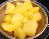 Hình bước làm 1 của món Salad khoai tây kiểu Nhật