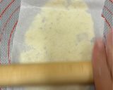 Foto langkah ke 4 dari resep Ubi goreng Kopong bentuk Bunga.