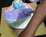 A picture of step 6 of Piano cake.