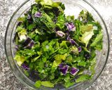 Foto del paso 4 de la receta: Tortilla espinaca, lechuga y repollo morado