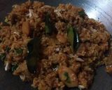 Foto langkah ke 4 dari resep Nasi goreng daun jeruk.