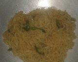 Foto langkah ke 5 dari resep Omelet Mie Sederhana.