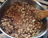 A picture of step 3 of Creamy mushroom sauce.