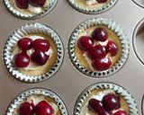 Krémes- túrós cseresznyés muffin recept fázis 2 fotója