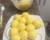 Foto del paso 3 de la receta: Muchines o Bolitas de yuca con queso