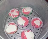 Foto langkah ke 4 dari resep Bolu kukus merah putih.